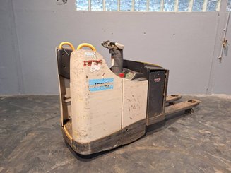 Stand-on pallet truck Crown WT3040 2.00