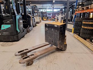 Pedestrian pallet truck Caterpillar NPP20N2