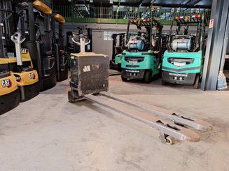 Pedestrian pallet truck Caterpillar NPP20N2