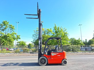 Four wheel front forklift Heli CPD30 - 8