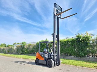 Four wheel front forklift Doosan D30S 5
