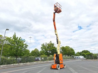 Articulated boom lift platform JLG E300AJP