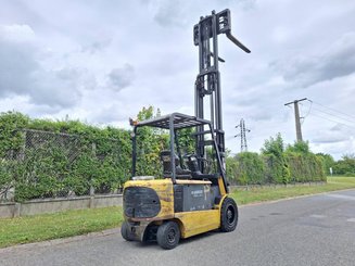 Four wheel front forklift Caterpillar EP30K