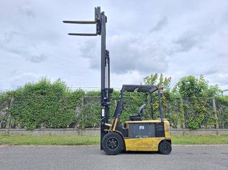 Four wheel front forklift Caterpillar EP30K