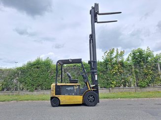 Four wheel front forklift Caterpillar EP30K