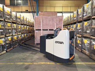 Stand-on pallet truck Crown WT3040 - 6