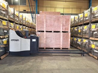 Stand-on pallet truck Crown WT3040 - 2