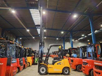Four wheel front forklift Hangcha XE25