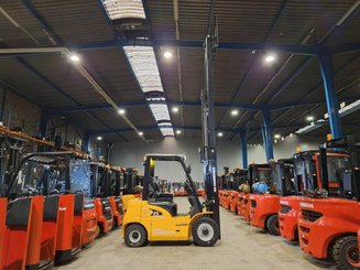 Four wheel front forklift Hangcha XE25