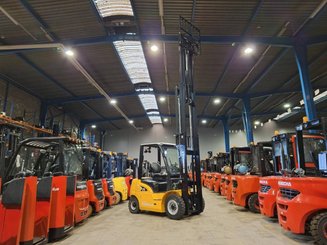 Four wheel front forklift Hangcha XE25