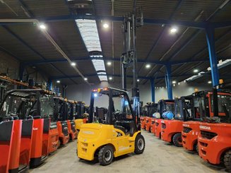 Four wheel front forklift Hangcha XE25