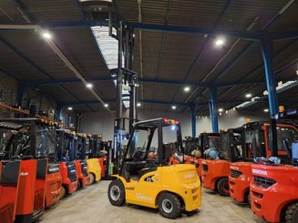 Four wheel front forklift Hangcha XE25