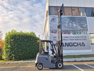 Four wheel front forklift Hangcha AE15 - 9