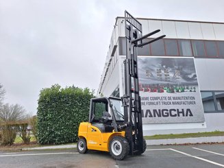 Four wheel front forklift Hangcha XE50i-600
