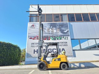 Four wheel front forklift Caterpillar GP30NTD