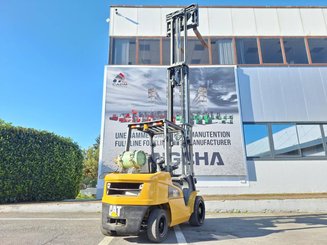 Four wheel front forklift Caterpillar GP30NTD