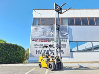 Four wheel front forklift Caterpillar GP30NTD