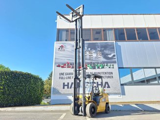 Four wheel front forklift Caterpillar GP30NTD