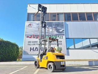 Four wheel front forklift Caterpillar GP30NTD