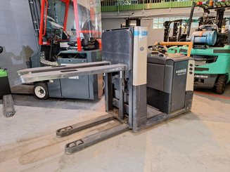 Low-level order picker Crown GPC3045
