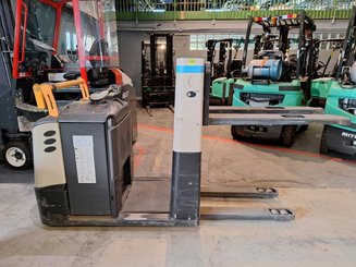 Low-level order picker Crown GPC3045