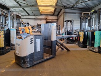 Low-level order picker Crown GPC3055-2.0