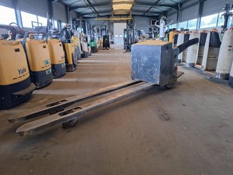 Stand-on pallet truck Caterpillar NPV20N2