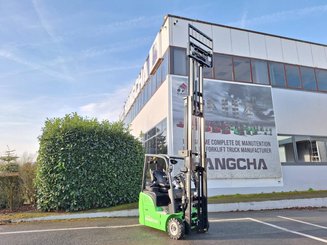 Three wheel front forklift Hangcha XC3-18i (CPDS18-XCC2G-SI)