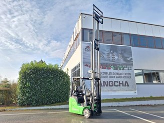 Three wheel front forklift Hangcha XC3-18i (CPDS18-XCC2G-SI)