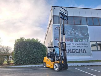 Four wheel front forklift Hangcha XE38i (CPD38-XEY2HA-SI)