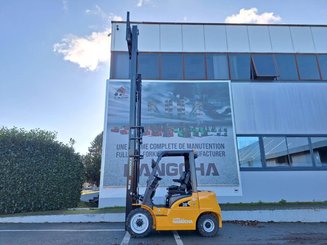 Four wheel front forklift Hangcha XE38i