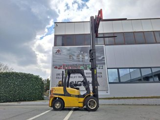 Four wheel front forklift Yale GLP45SVX5