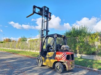 Four wheel front forklift Yale GLP35VX