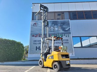 Four wheel front forklift Caterpillar GP25NT