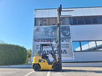 Four wheel front forklift Caterpillar GP25NT