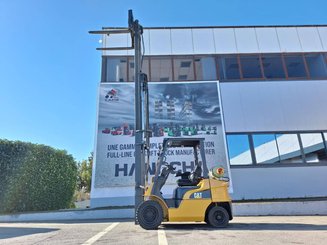Four wheel front forklift Caterpillar GP25NT