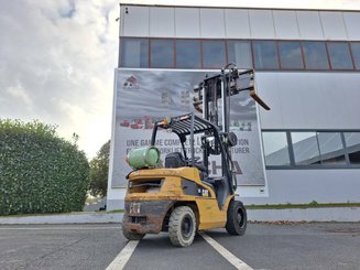 Four wheel front forklift Caterpillar GP30N - 6