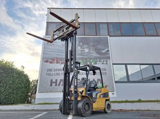 Four wheel front forklift Caterpillar GP30N - 1