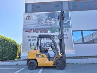 Four wheel front forklift Caterpillar GP30N