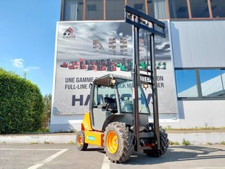 All-terrain forklift Ausa C150H