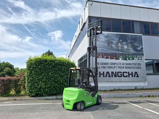 Four wheel front forklift Hangcha XC35i