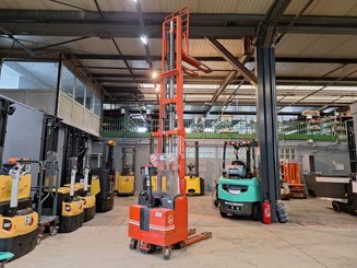 Pedestrian pallet stacker BT LSF 1250 EE