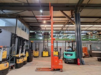 Pedestrian pallet stacker BT LSF 1250 EE