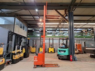 Pedestrian pallet stacker BT LSF 1250 EE