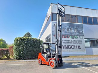 Four wheel front forklift Hangcha XF35D-2