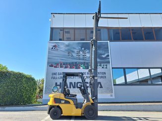 Four wheel front forklift Caterpillar GP25NT