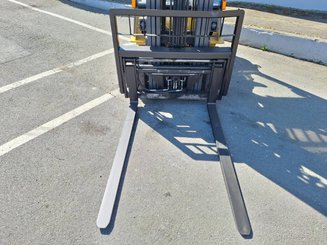 Four wheel front forklift Caterpillar GP25NT