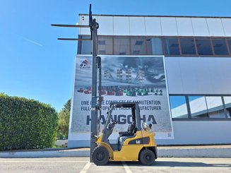 Four wheel front forklift Caterpillar GP25NT