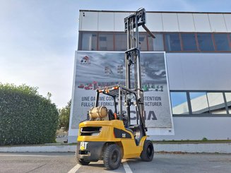 Four wheel front forklift Caterpillar GP30NT