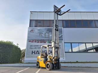 Four wheel front forklift Caterpillar GP30NT